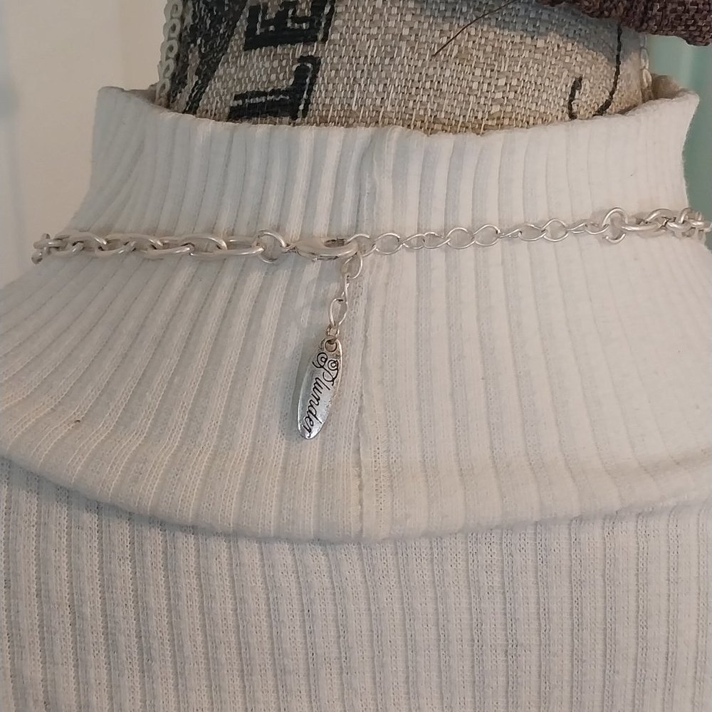 2951 Plunder Long Gold Link Chain With A Gold Yarn Embellished Pendent. - Picture 6 of 7